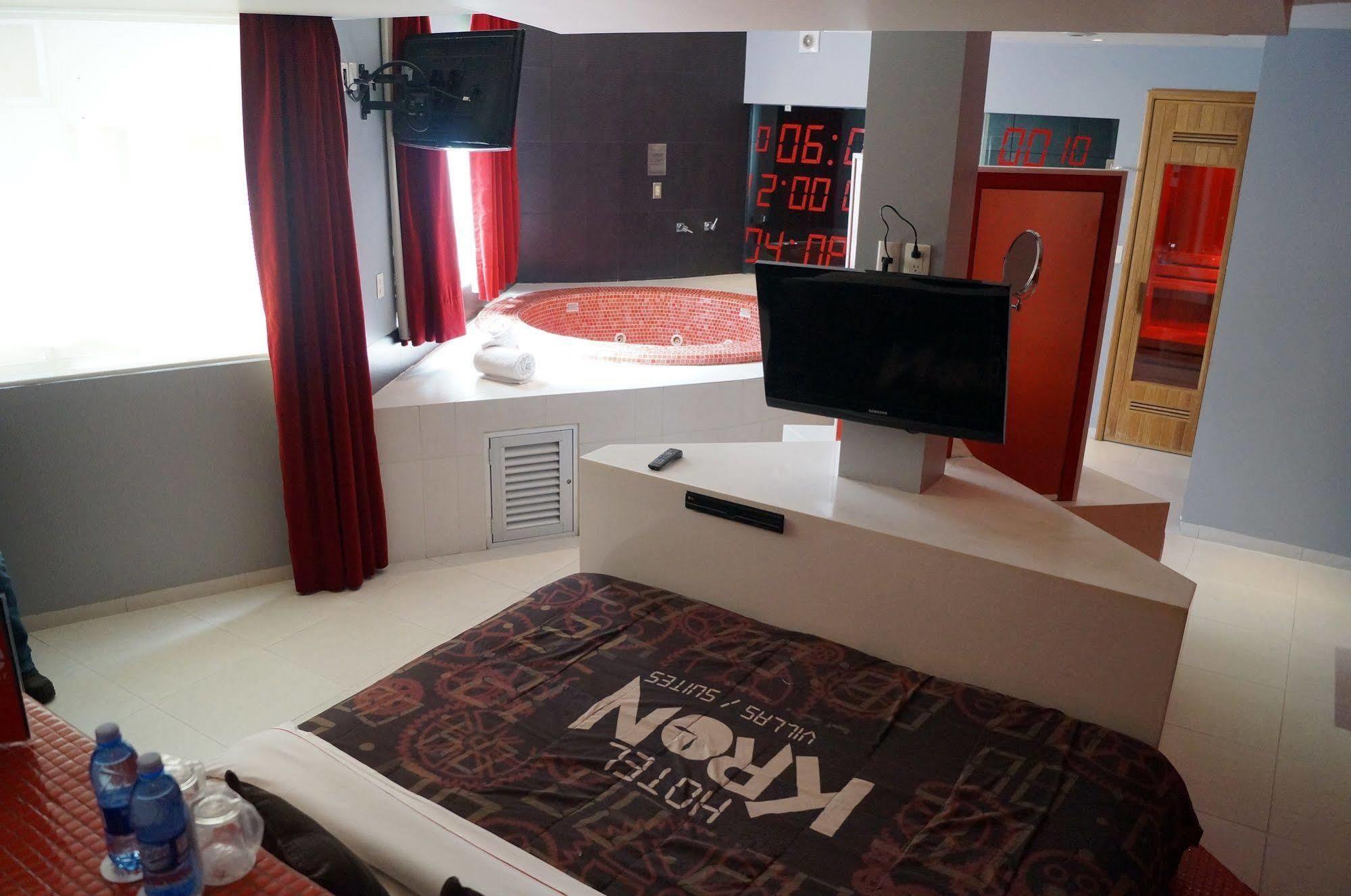 Love Hotel Kron Mexico City Exterior photo